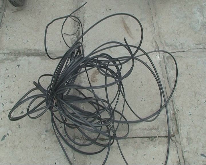 Chùm dây diện nhóm cướp giăng ngang đường để bẫy nạn nhân. Ảnh Minh Anh