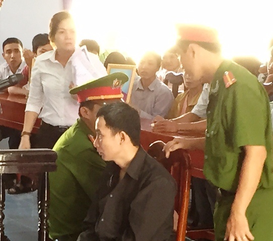 Xet xu ke phong hoa giet 3 nguoi o mien Tay hinh anh