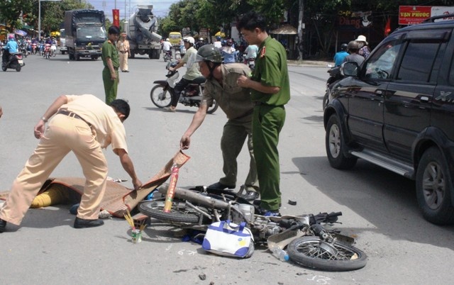 Nu sinh vien bi xe bon can tu vong hinh anh