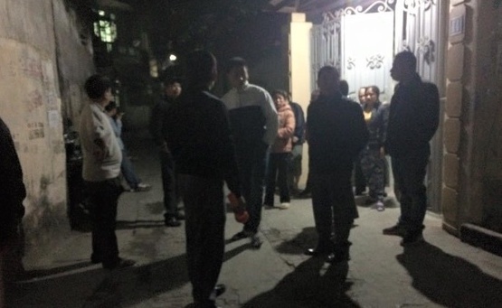 Trom dam vao mat chu nha luc rang sang hinh anh