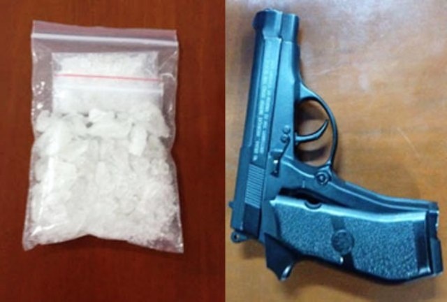 Thanh nien di SH mang theo sung de phong than hinh anh