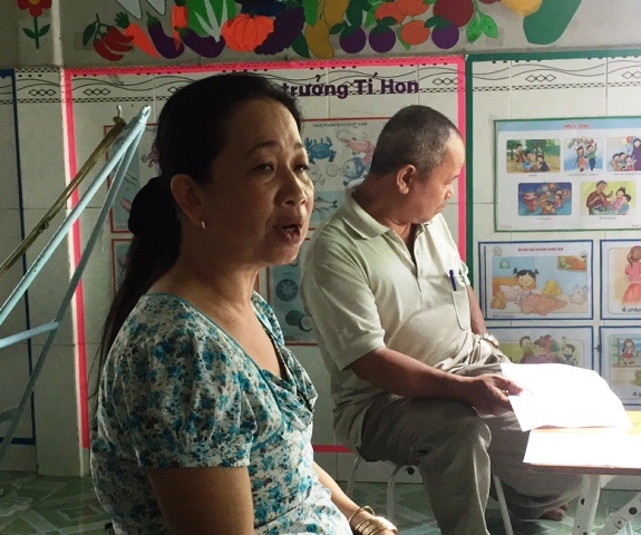 Bà Kiều - người giữ trẻ cho rằng cháu Phát bị chị xô té ngã. Ảnh Minh Anh