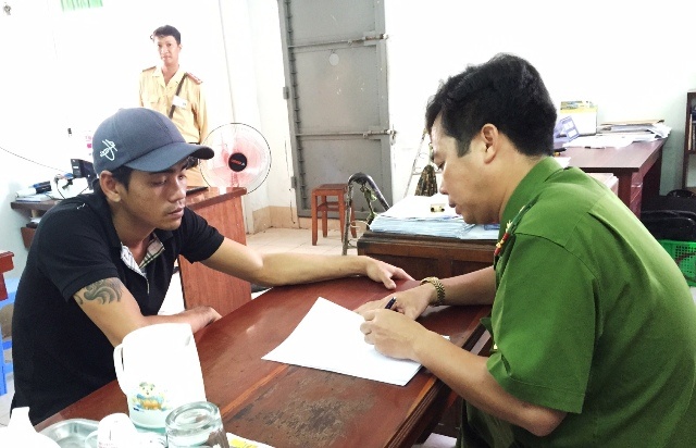 Thanh nien chay xe qua toc do, vu khong CSGT hinh anh