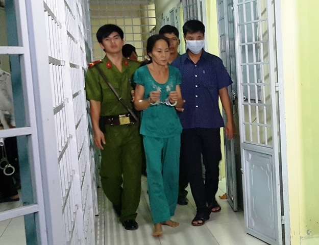 Nguoi dam thau so be 11 ngay tuoi mac benh tam than hinh anh