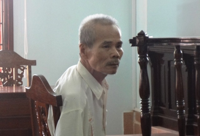 Nguoi dan ong 72 tuoi giet vo roi xin linh 2 nam tu hinh anh