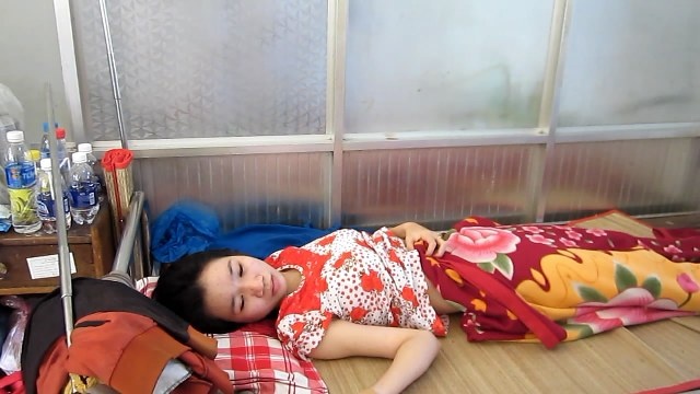 Gan 60 cong nhan ngo doc nghi do an thit kho trung hinh anh