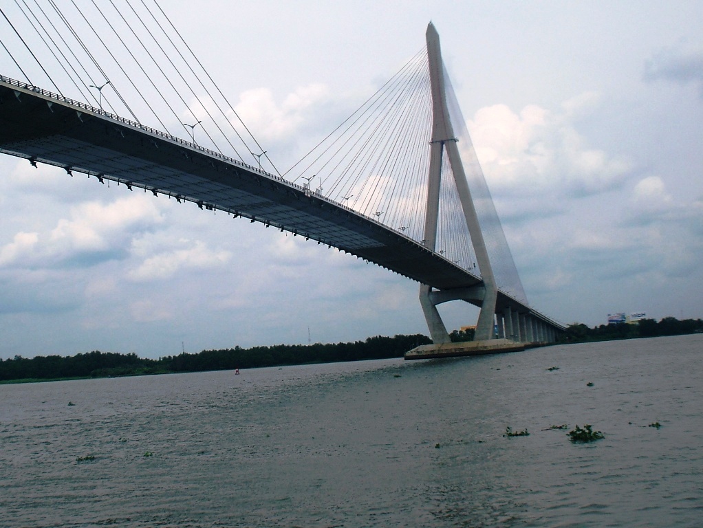 Chung kien ban nhay cau tu tu, thanh nien ngat xiu tai cho hinh anh