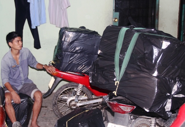 Canh sat tap kich bat giu 20.000 goi thuoc lau hinh anh