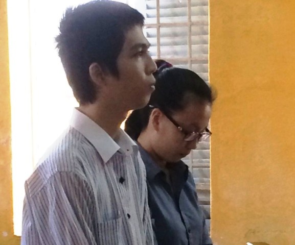 Nhan vien lam gia 37 ho so vay von mua hang tra gop hinh anh