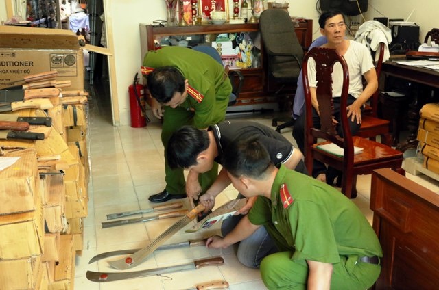 Cach chuc truong cong an neu de xay ra toi pham bang nhom hinh anh