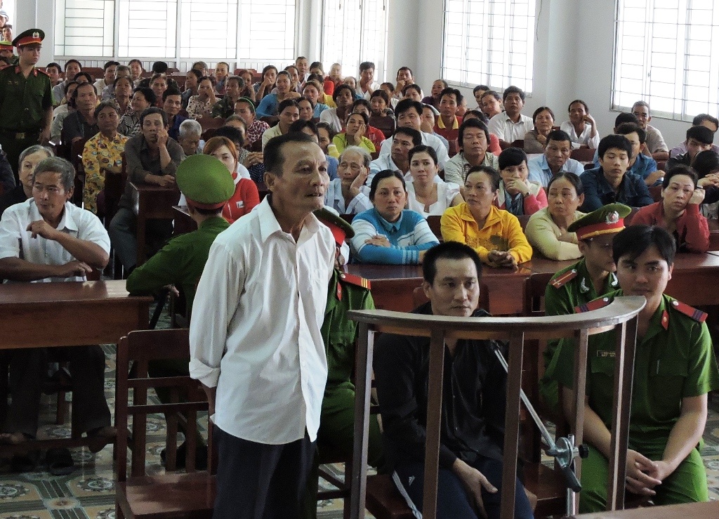 2 cha con nem thi the hang xom xuong song phi tang linh an hinh anh