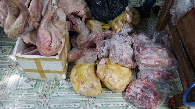 Bat hang tram kg thit thoi chuan bi vao nha hang hinh anh