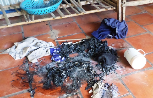 Vat dung trong nha lien tuc boc chay khong ro nguyen nhan hinh anh