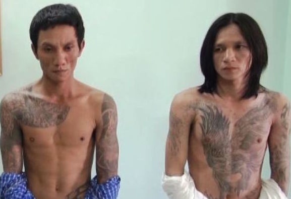 Thanh nien ban ma tuy luon mang theo sung o mien Tay hinh anh
