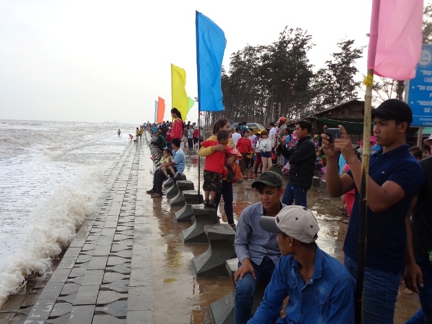 2 nguoi chet duoi tai bai bien Ba Dong hinh anh