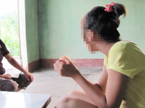 Nguoi phu nu 51 tuoi vuong lao ly toi hiep dam tre hinh anh