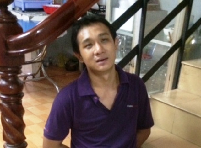 Thanh nien ngao da cam kiem chem ngang co hang xom hinh anh