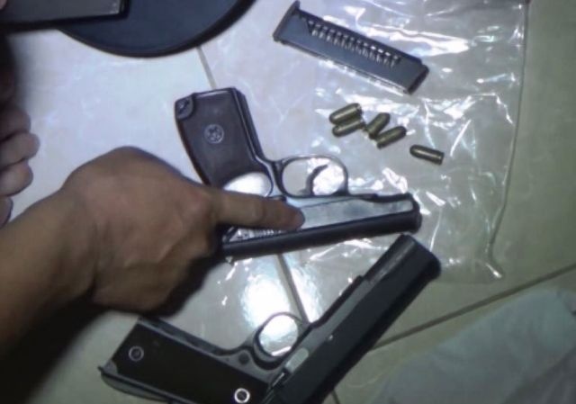 Truy tim ke gian trom 3 khau sung trong tu cong an xa hinh anh