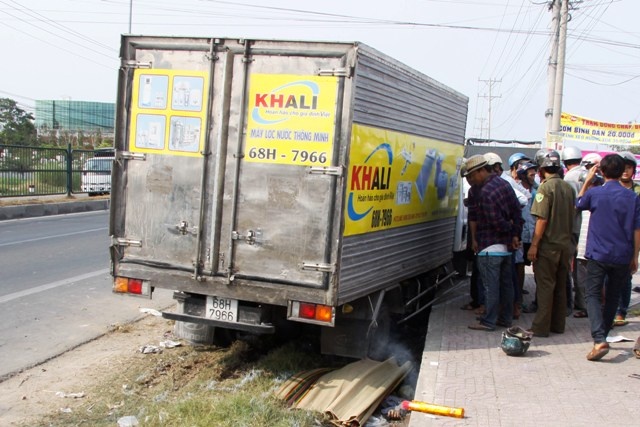 chet duoi gam xe tai anh 1