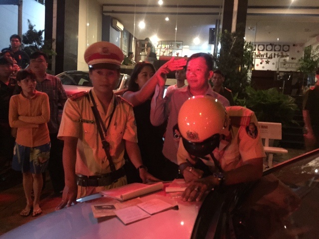nguoi vi pham yeu cau CSGT vao khach san lam viec anh 1