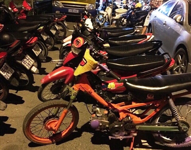 dua xe trai phep anh 1