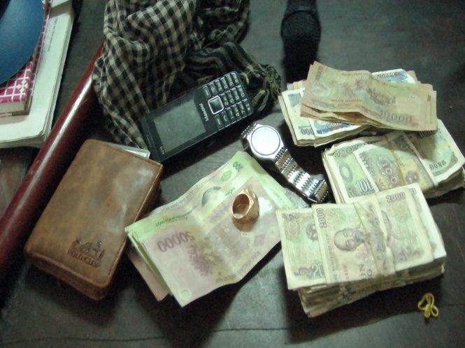 Thanh nien o mien Tay gia mu an xin lay tien mua vang hinh anh