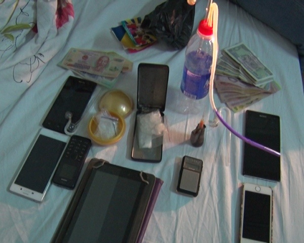 dap da khach san anh 1