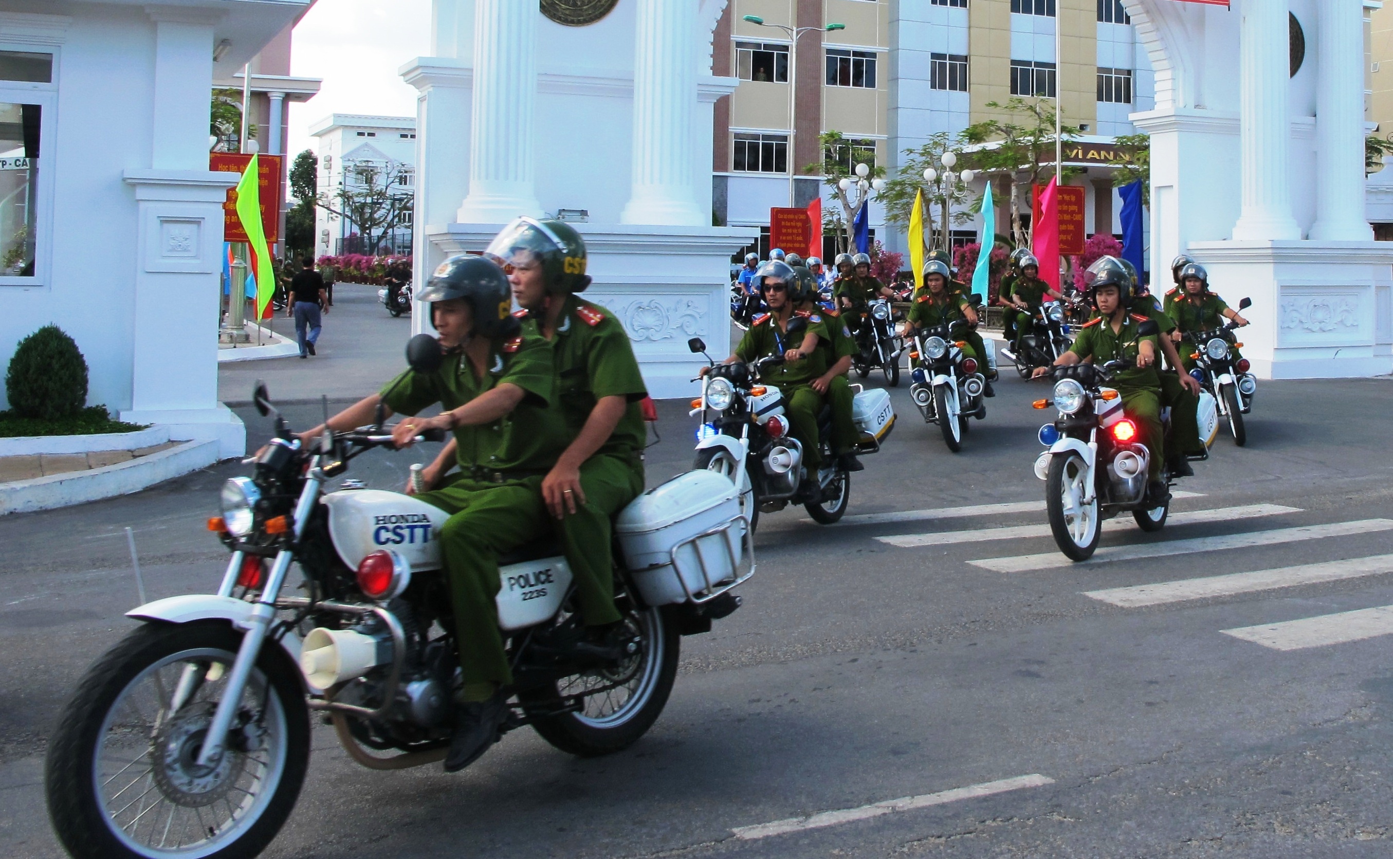 canh sat dac nhiem anh 2