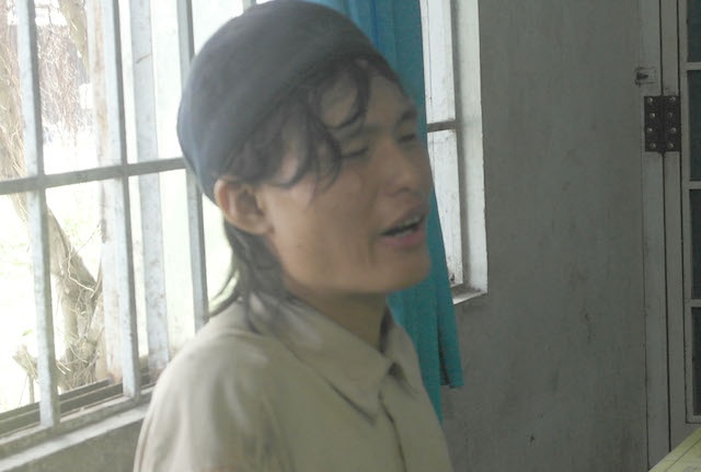 Thanh nien o mien Tay do dau hoa dot cong an vien hinh anh