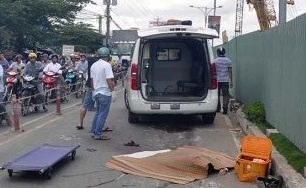 San phu bi xe khach tong chet tren duong den benh vien sinh hinh anh