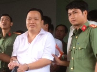Giam doc vay tien ngan hang roi gui tiet kiem lay lai hinh anh