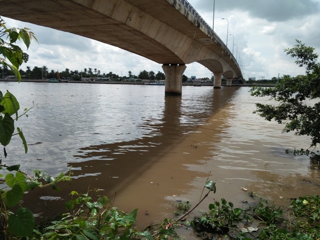 nhảy sông tự vẫn ảnh 1 nhay song tu van anh 1
