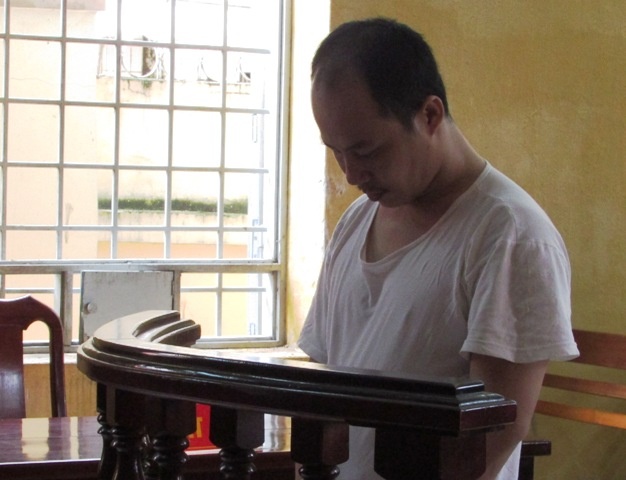 Canh sat no sung lien tiep, khong che ke ngao da hinh anh