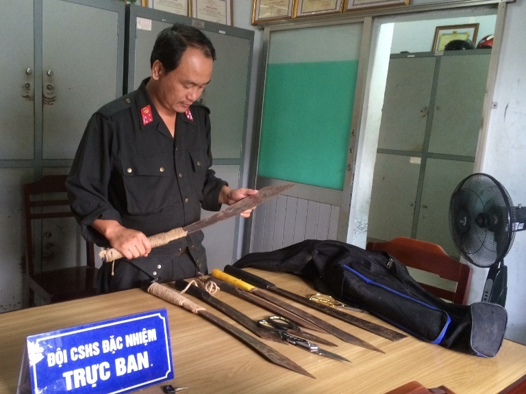 Vay bat 2 nhom chuan bi thanh toan nhau theo kieu xa hoi den hinh anh