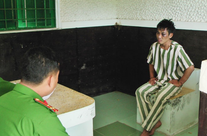 Canh sat khong che ke la het: 'Tao se giet ca nha may' hinh anh