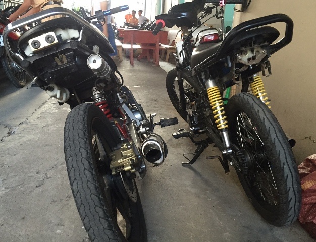 ​'Quai xe' chay boc dau xe, tong nat chan nguoi di duong hinh anh