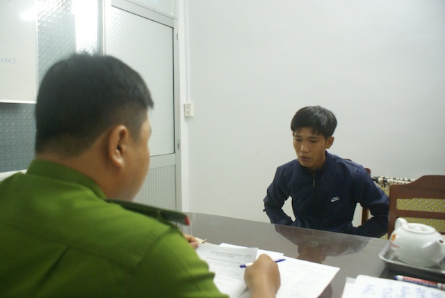 Móc trộm tiền trong cốp xe ảnh 1 Moc trom tien trong cop xe anh 1