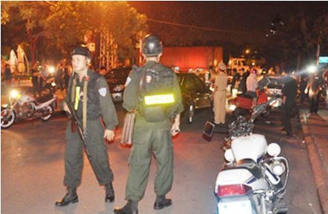Canh sat truy bat ke giet nguoi tinh roi bo tron hinh anh
