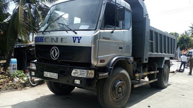 Dung phai xe tai, co gai tre bi can qua nguoi tu vong hinh anh