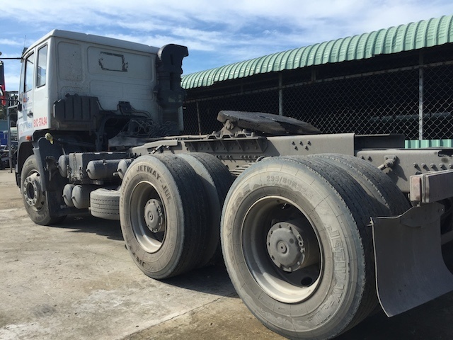 Canh sat truy bat xe dau keo vi pham giao thong bo chay hinh anh