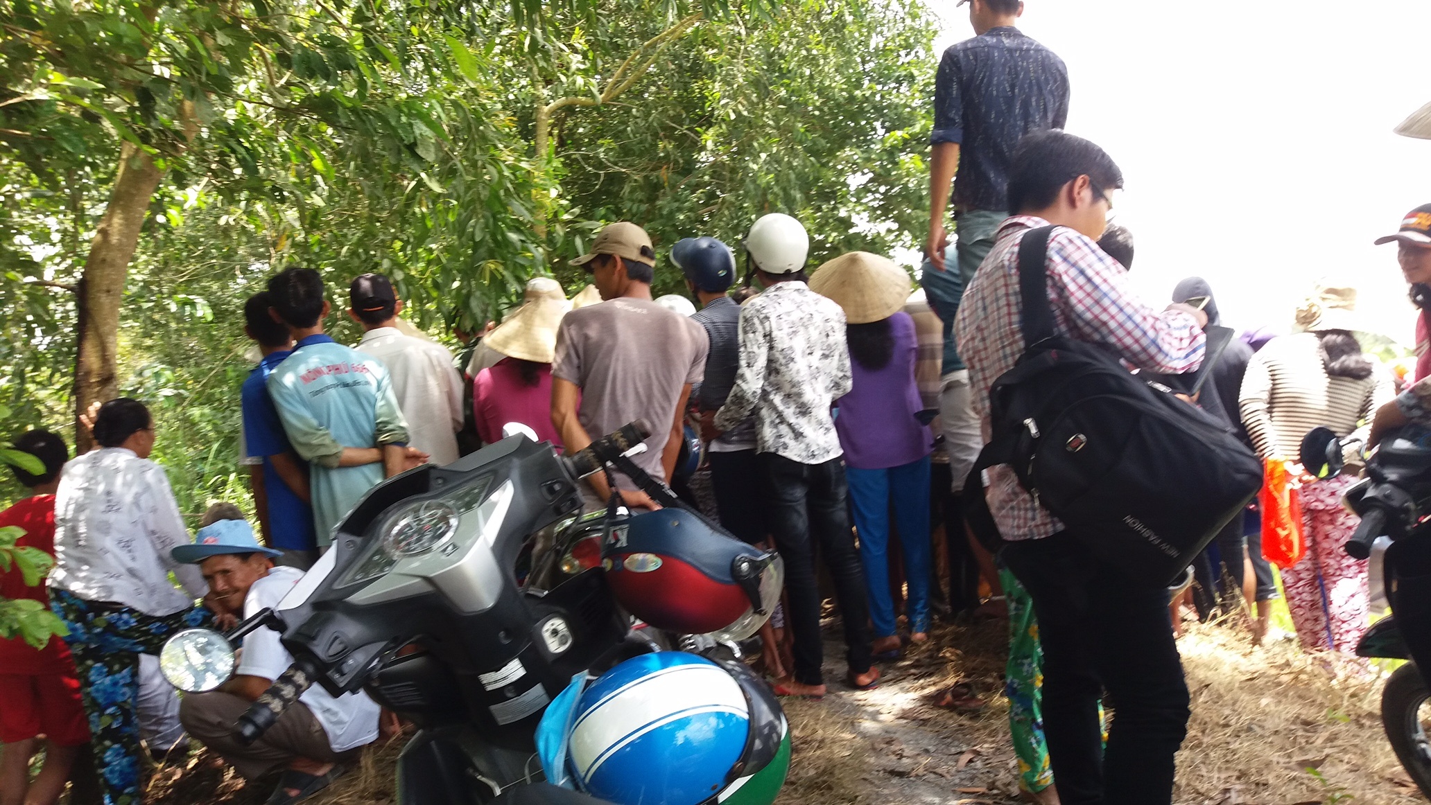 Be trai 2 tuoi chet bat thuong duoi kenh hinh anh