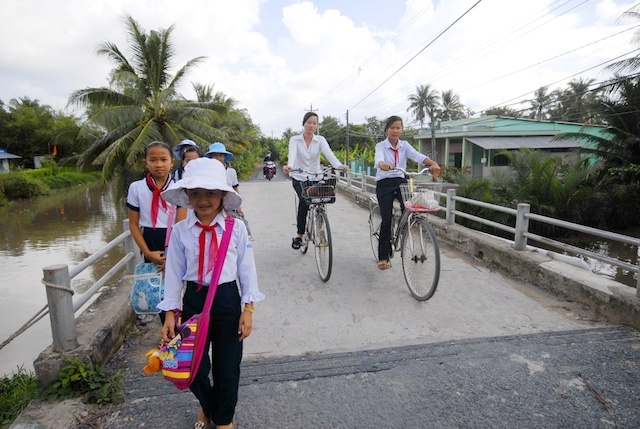 Huyen nong thon moi no tien thuong guong dien hinh hinh anh