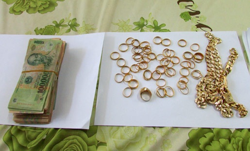 Hai thanh nien cuop 6 luong vang cua nguoi di duong hinh anh