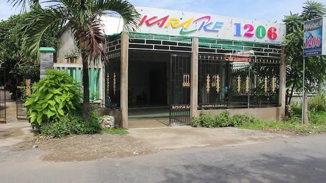 Hon chien trong quan karaoke, thieu nien 15 tuoi tu vong hinh anh