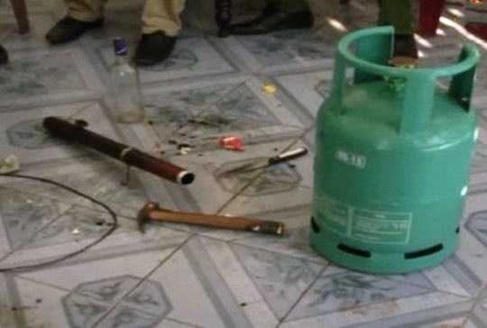 Cu dan nao loan vi nguoi dan ong doa cho no binh gas hinh anh