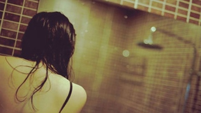 Doa tung clip an ai voi tinh cu de cuong doat tien hinh anh