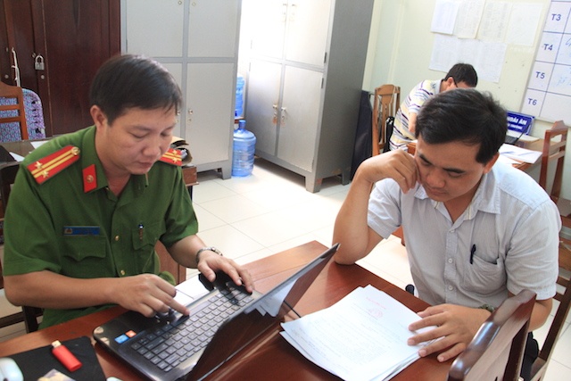 Lua dao 70 ty dong bang cach mua nha, vay ngan hang hinh anh
