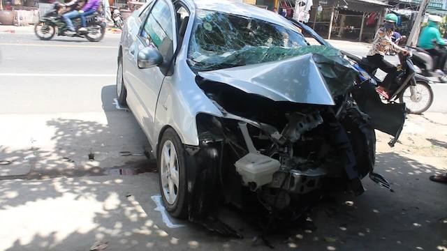 Hang loat oto huc duoi nhau tren quoc lo 1 hinh anh