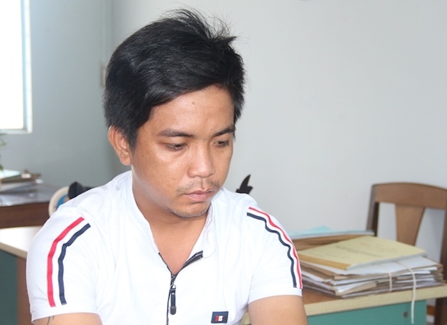 Chau vo om 4 thoi vang bo tron, an choi hinh anh