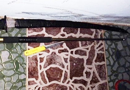 Doi tinh nhan mang theo kiem Nhat vao nha nghi 'dap da' hinh anh